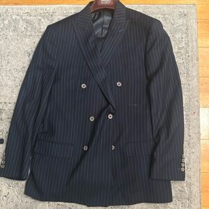 This is a 2 piece regular fit suit in the size 38R/32.